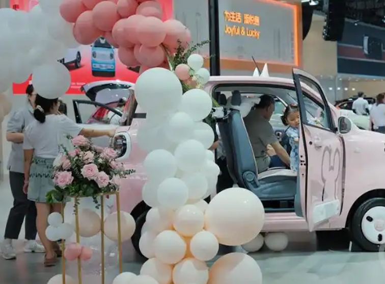 2025重庆车展盛大启幕，百余品牌共绘汽车科技蓝图